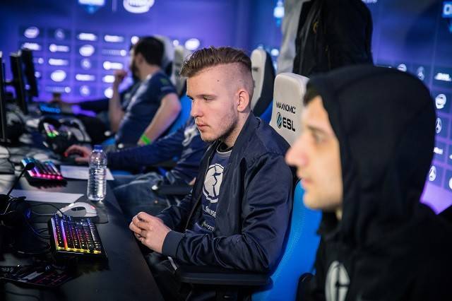 在经过了第一阶段的BO1单轮循环赛之后，LEC将开始第二阶段的小组赛，由8支队伍进行 BO3双败淘汰赛