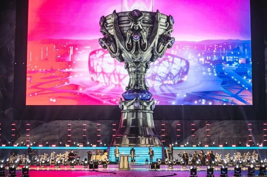 巴西媒体爆料：Uzi大概率会获得名人堂皮肤，包括薇恩和卡莎？？？？