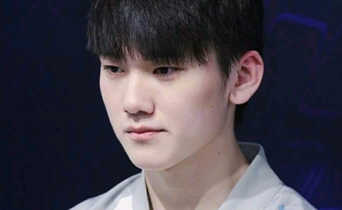 新一代补刀之王？Haichao Tsar贡献了0-1-0的数据， EDward Gaming 压制并取得了赛点