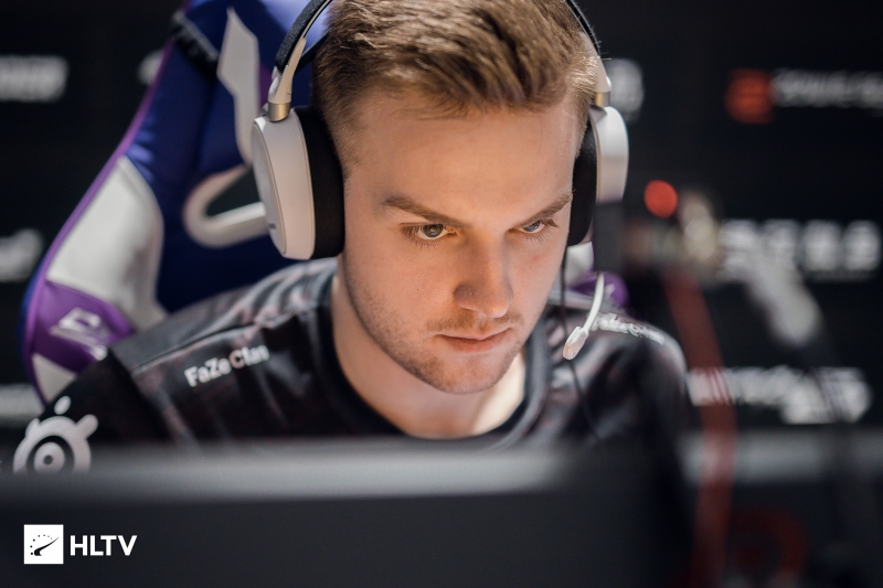 第三局为什么选豹女？ rookie ：选豹女就是自己玩，给我拖时间发育